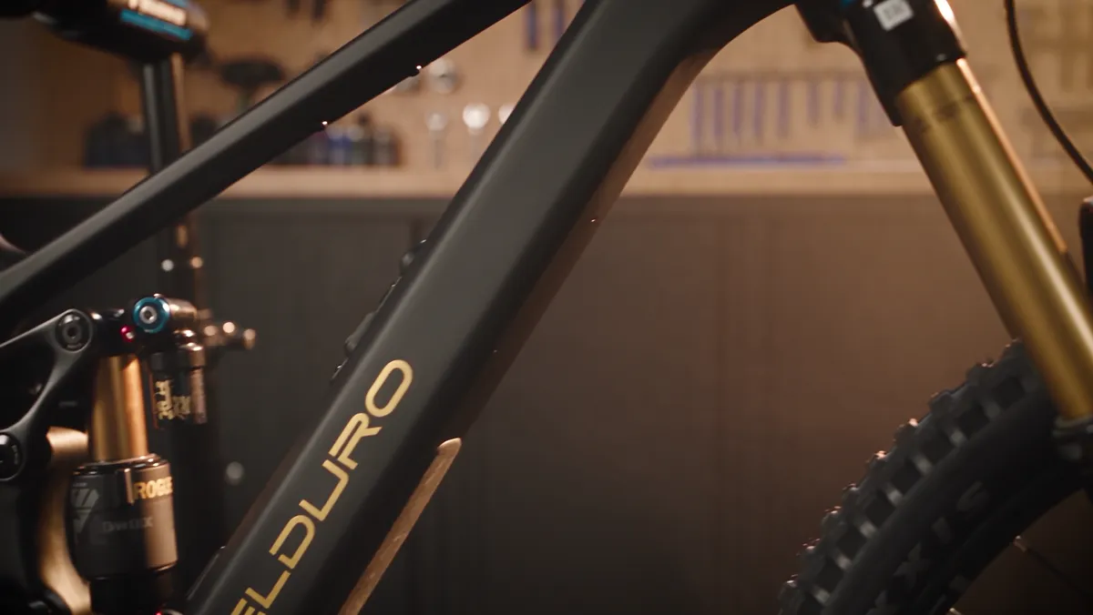Velduro ROGUE sur pied d'atelier