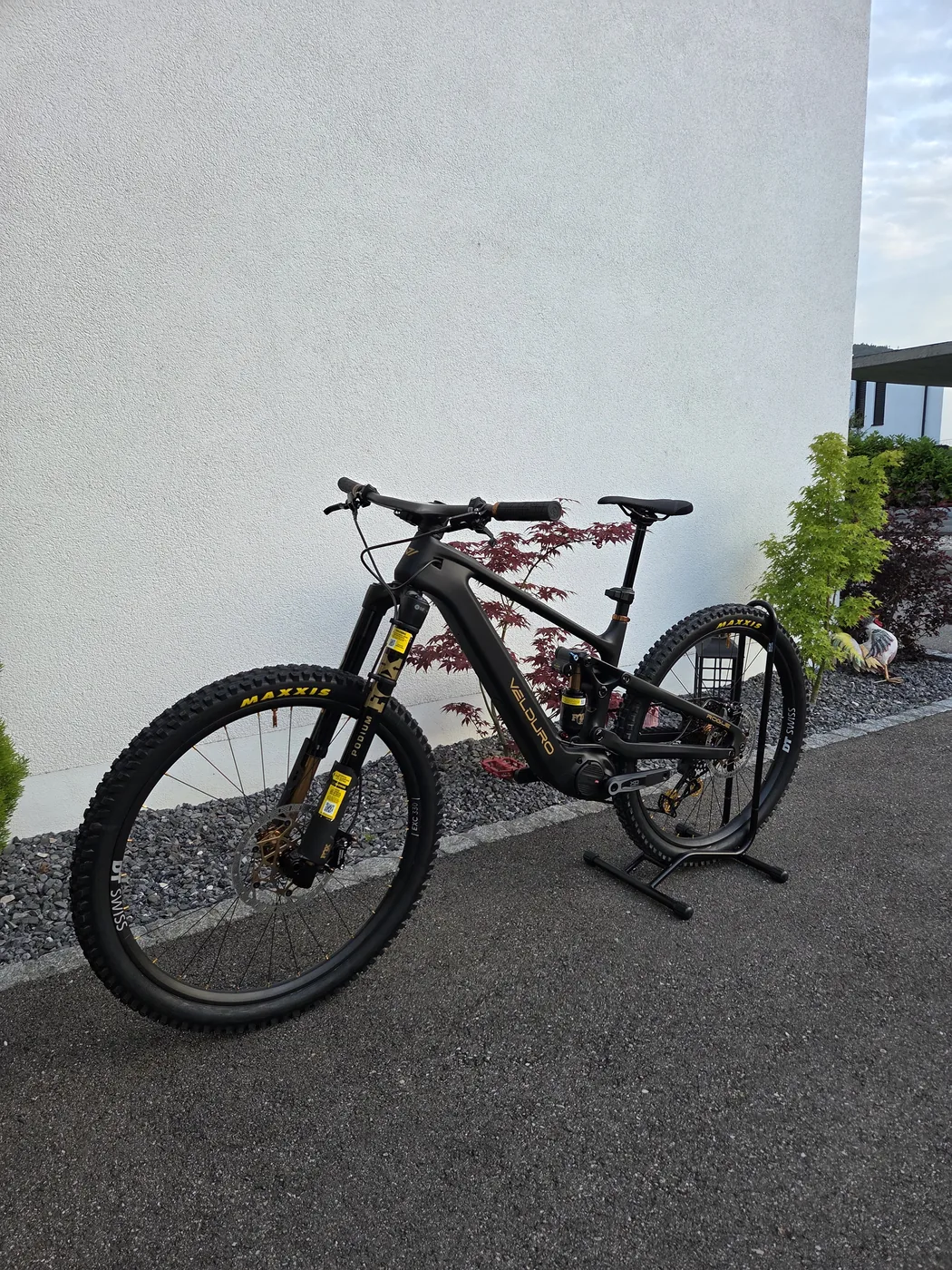 Velduro ROGUE monté par Panzer Bike, FOX Podium et Float X2